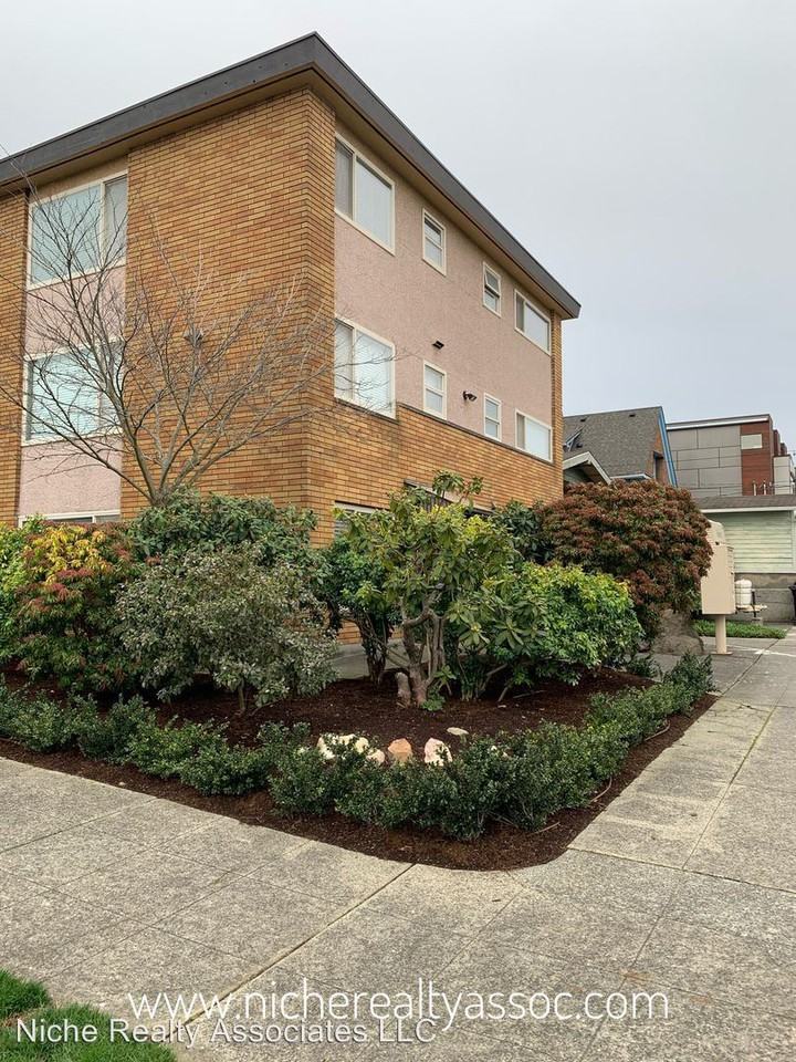 4451 Woodland Park Ave N #2 - Photo 2 of 15