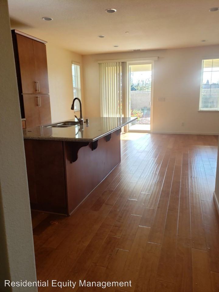 105 Dowd Court - Photo 3 of 19