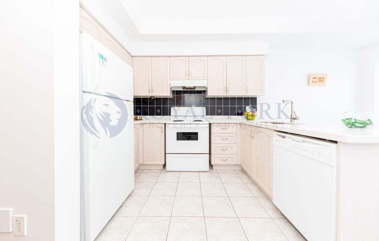 10719 Bathurst - Photo 2 of 22