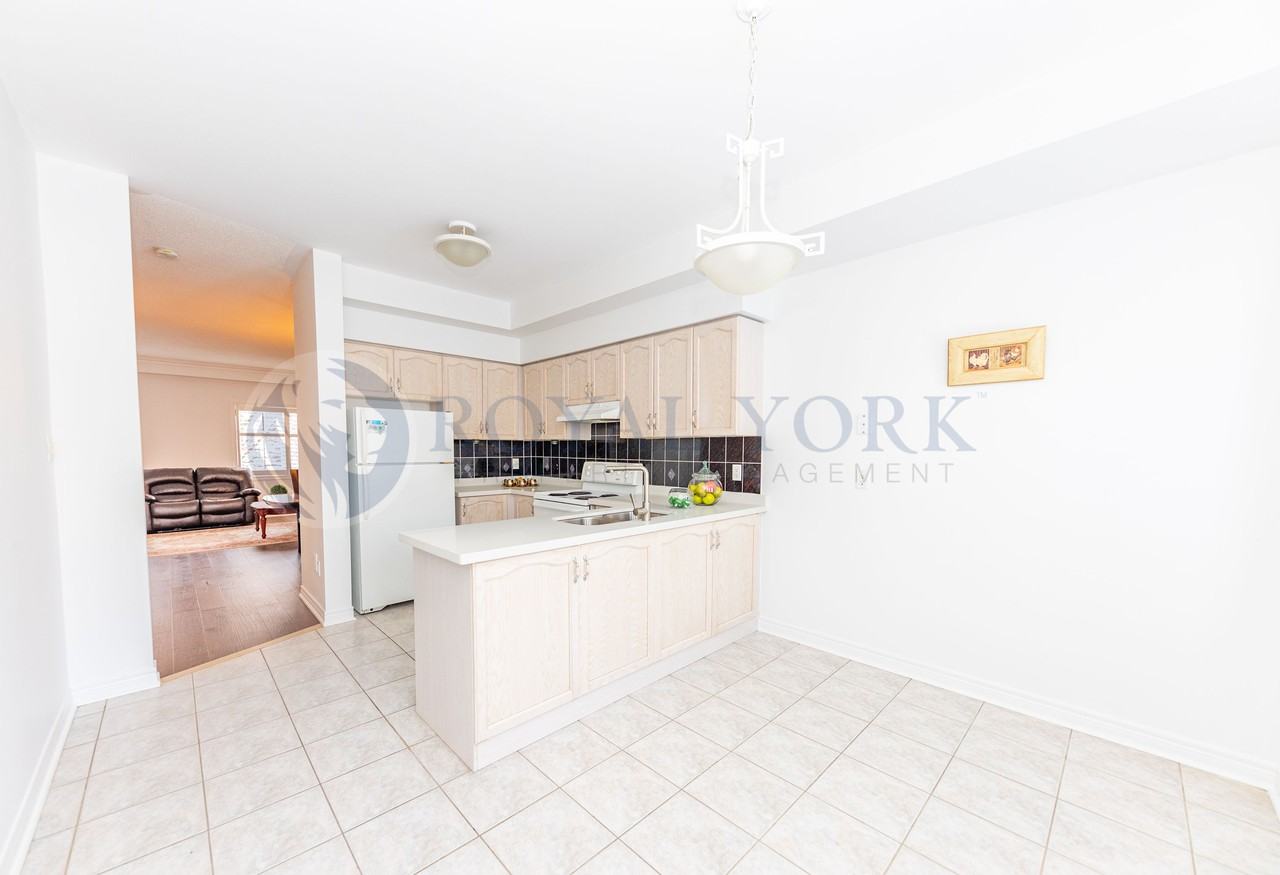 10719 Bathurst - Photo 3 of 22