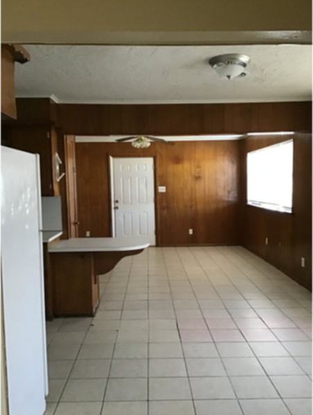 4820 Nw Hoover Ave. - Photo 3 of 17