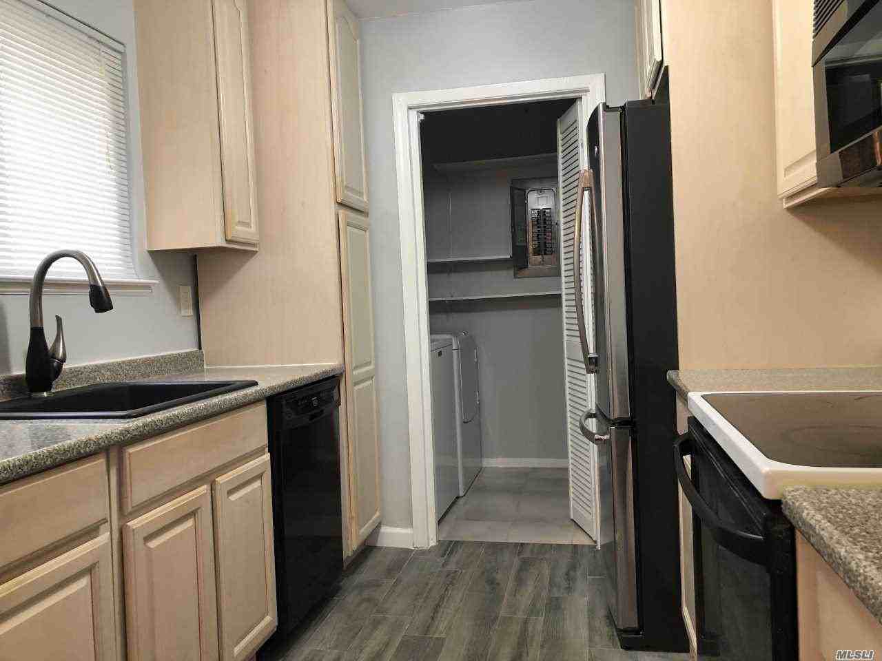 220D 220d Springmeadow Dr - Photo 3 of 13