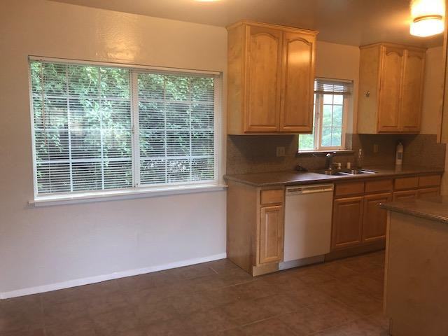 219 Elm St 3 - Photo 3 of 11