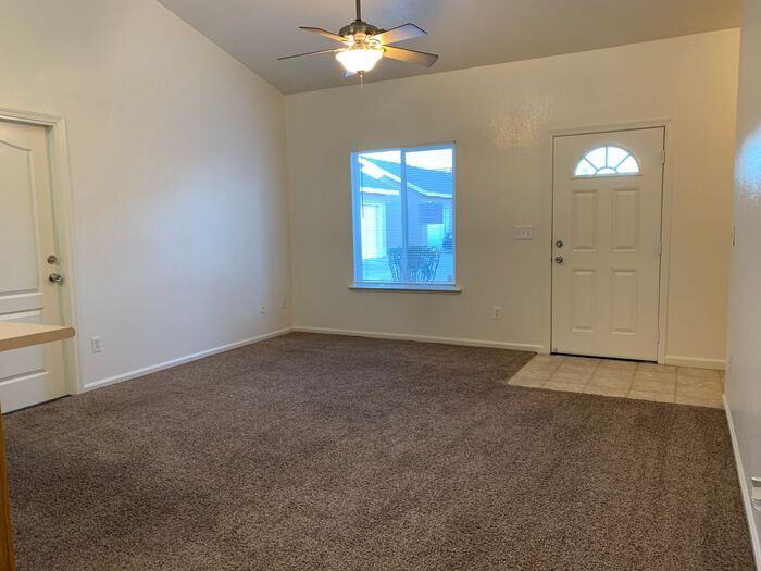 2423 West Sunnyside Avenue - Photo 2 of 14