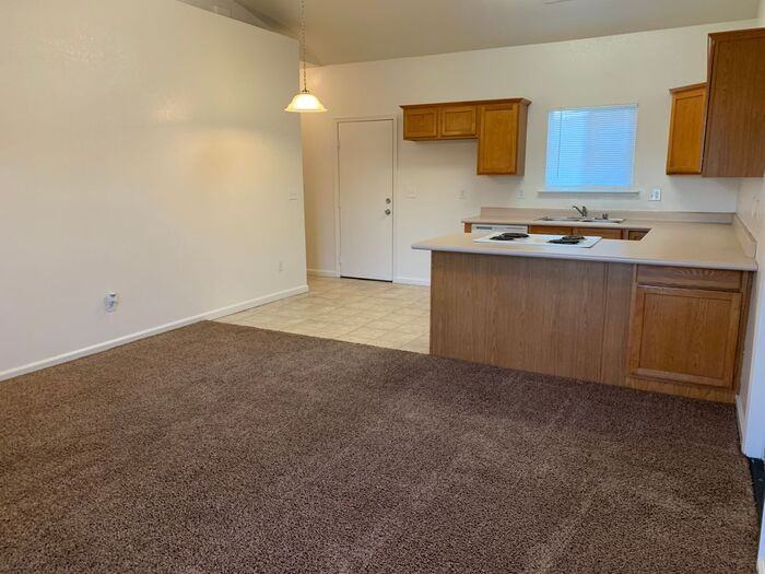 2423 West Sunnyside Avenue - Photo 3 of 14