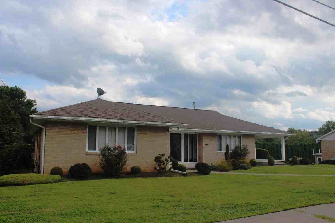 725 Second St - Photo 2 of 35