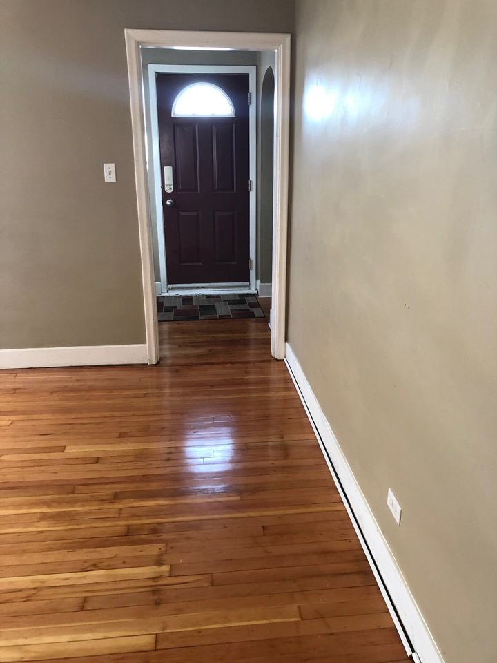 4726 53 Street #Main - Photo 3 of 10