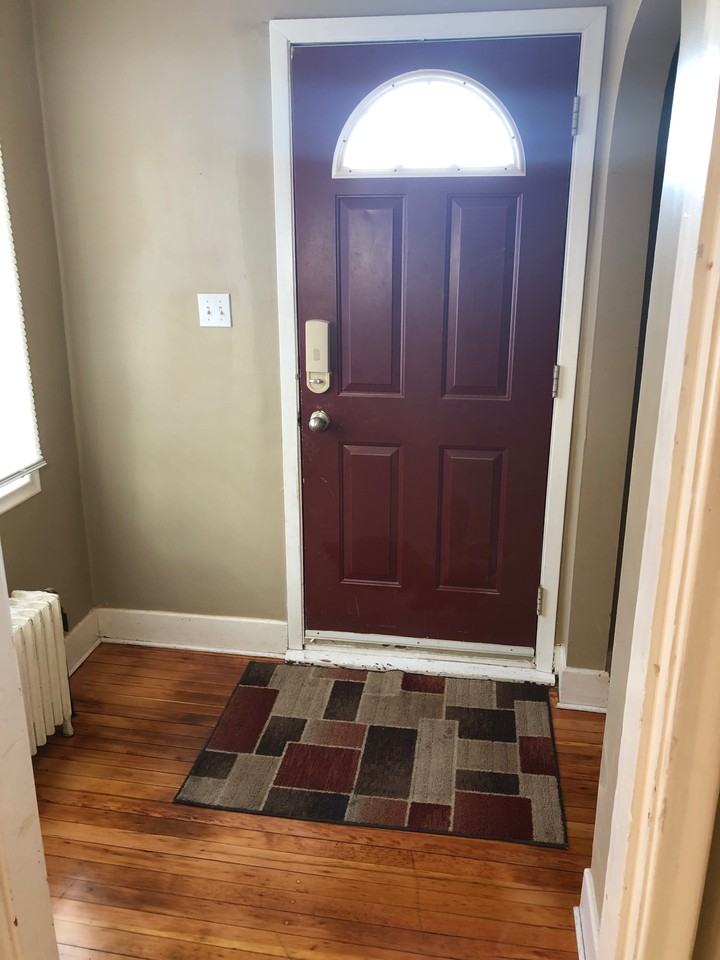 4726 53 Street #Main - Photo 2 of 10