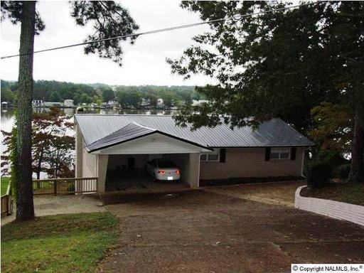 112 Lakeshore Dr - Photo 3 of 10