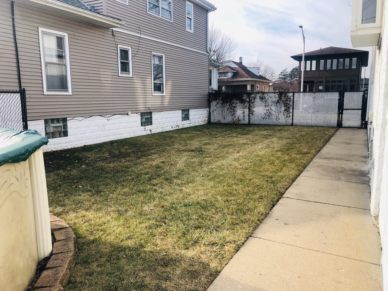 1115 N 12th Ave #2 - Photo 3 of 15