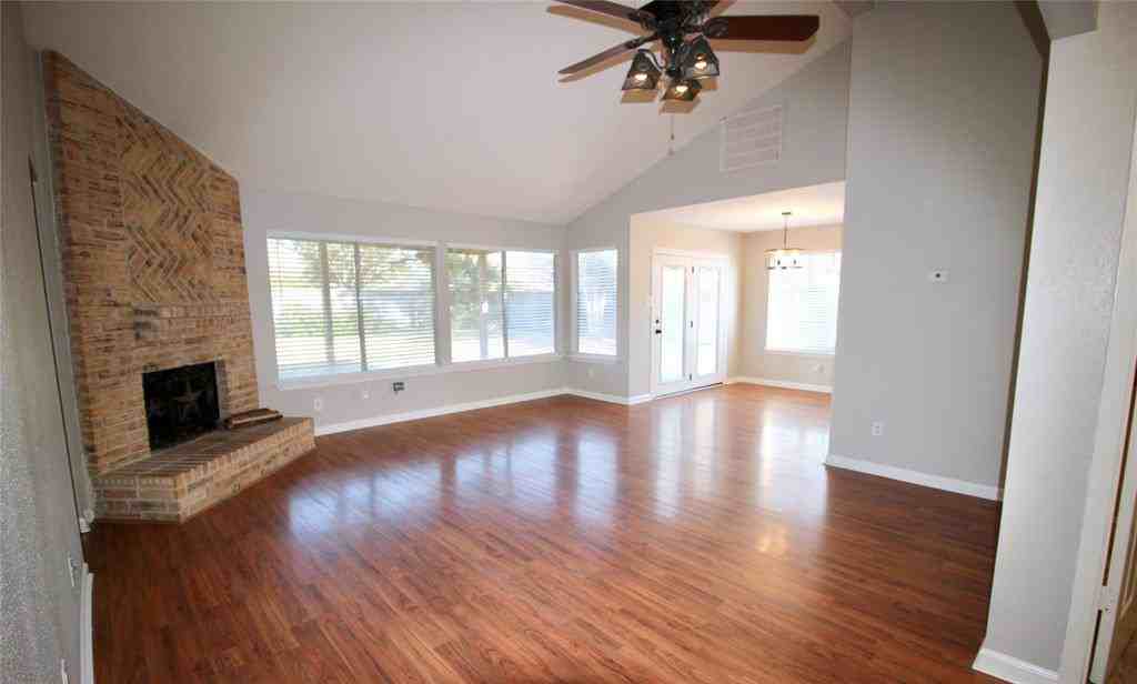 1404 Hampton Court - Photo 2 of 13