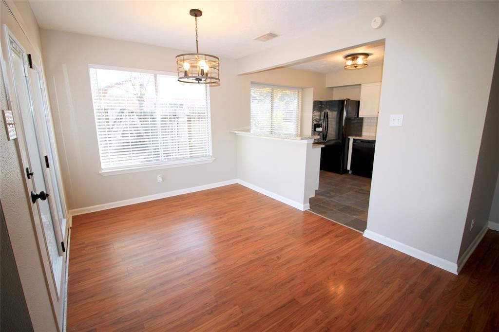 1404 Hampton Court - Photo 3 of 13