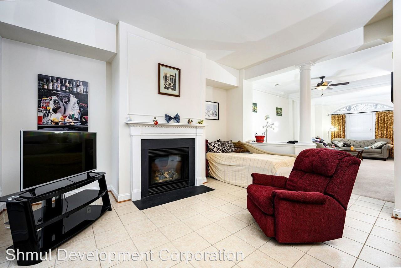 1805 Piccard Drive Rockville - Photo 3 of 50