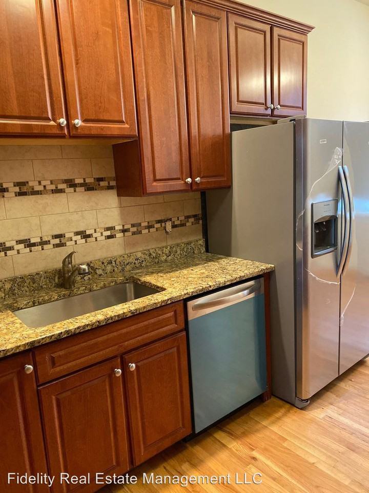 75 Corbin Hill Rd - Photo 3 of 19