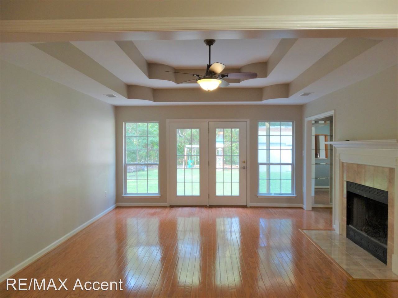 496 Harbour Lane - Photo 2 of 21
