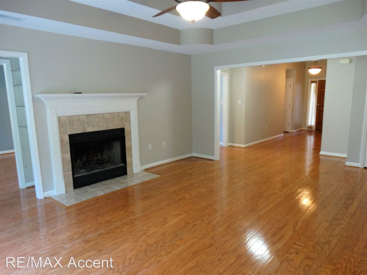 496 Harbour Lane - Photo 3 of 21