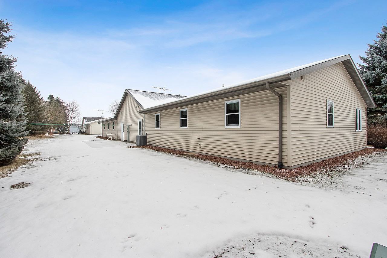 632 Miller Ct - Photo 2 of 10