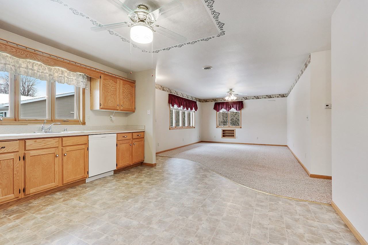 632 Miller Ct - Photo 3 of 10