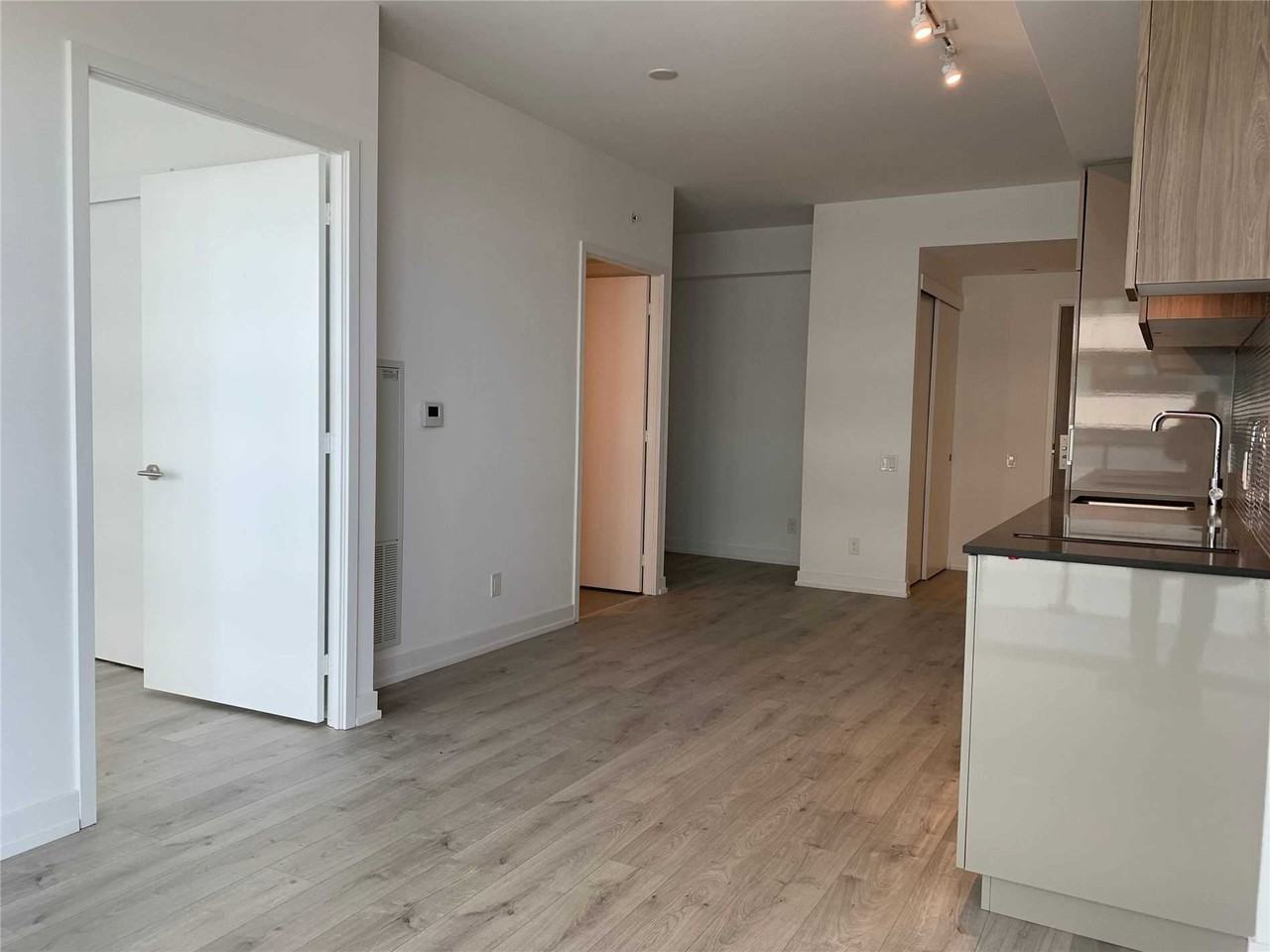 61 Roehampton Ave - Photo 2 of 19