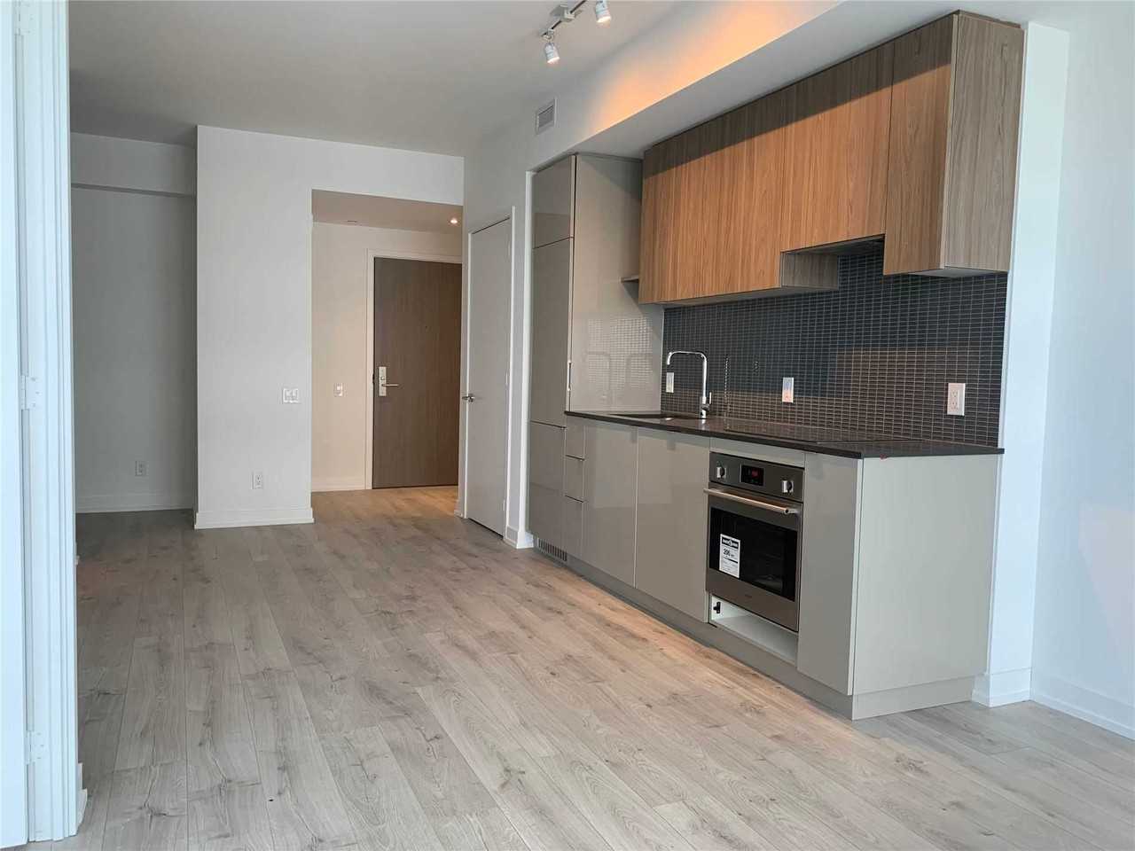 61 Roehampton Ave - Photo 3 of 19