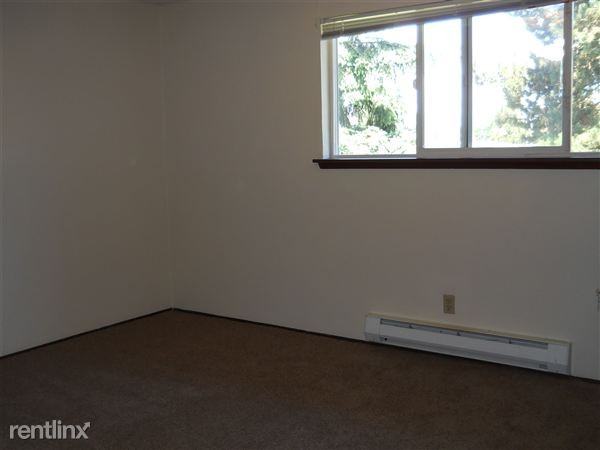 Plaza 12 Apartments - Photo 2 of 10