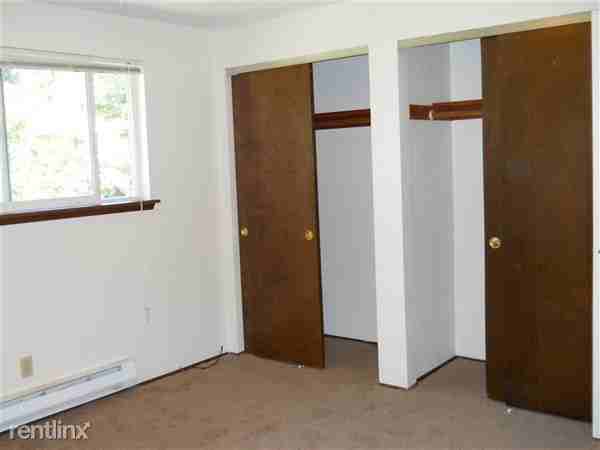 Plaza 12 Apartments - Photo 3 of 10