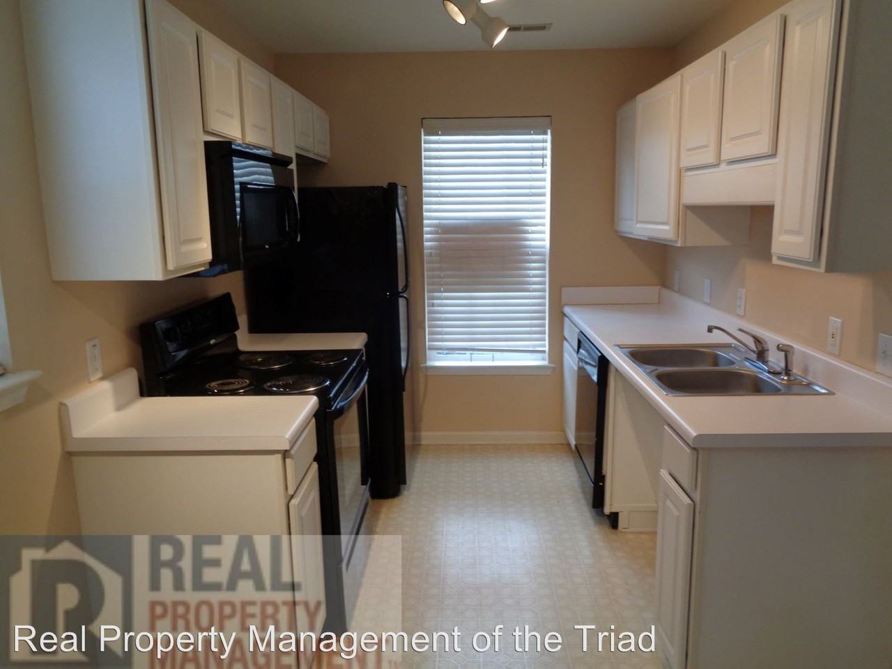 3389 Hyde Place Circle - Photo 2 of 17