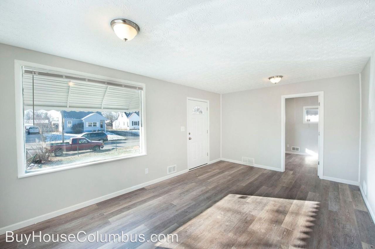 2070 Argyle Dr - Photo 2 of 19