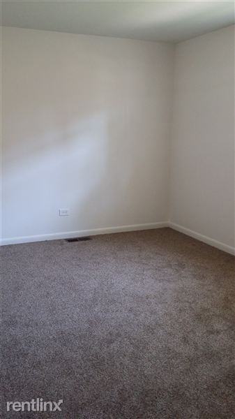 13925 S Clark St - Photo 2 of 9