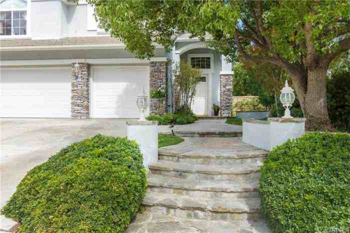 27322 Blueridge Drive - Photo 2 of 43