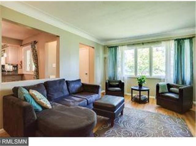 901 W 61st Street - Photo 3 of 9