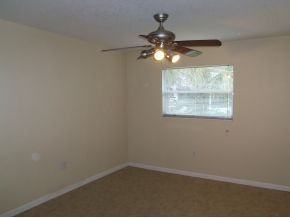 652 Mandan Ave - Photo 2 of 10