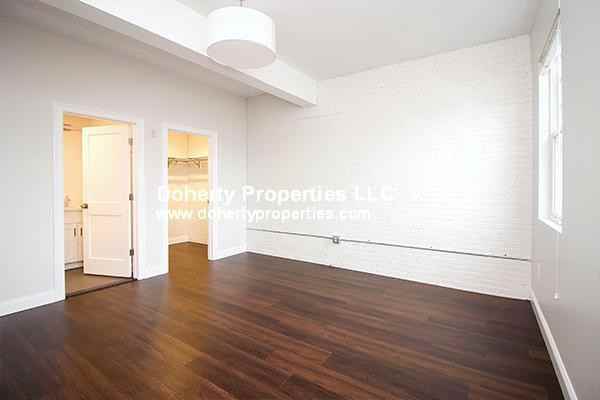 122 Washington - Photo 3 of 7