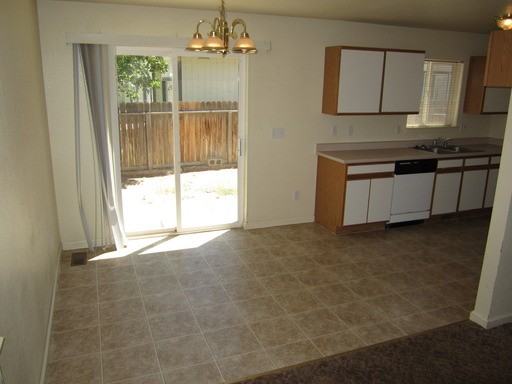 311 Sweetwater Cir - Photo 3 of 11