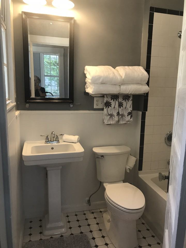 1903 Dewey Pl - Photo 3 of 21