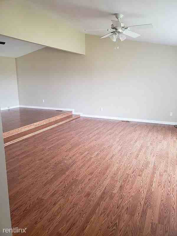 32449 South Drecksler Road - Photo 3 of 8