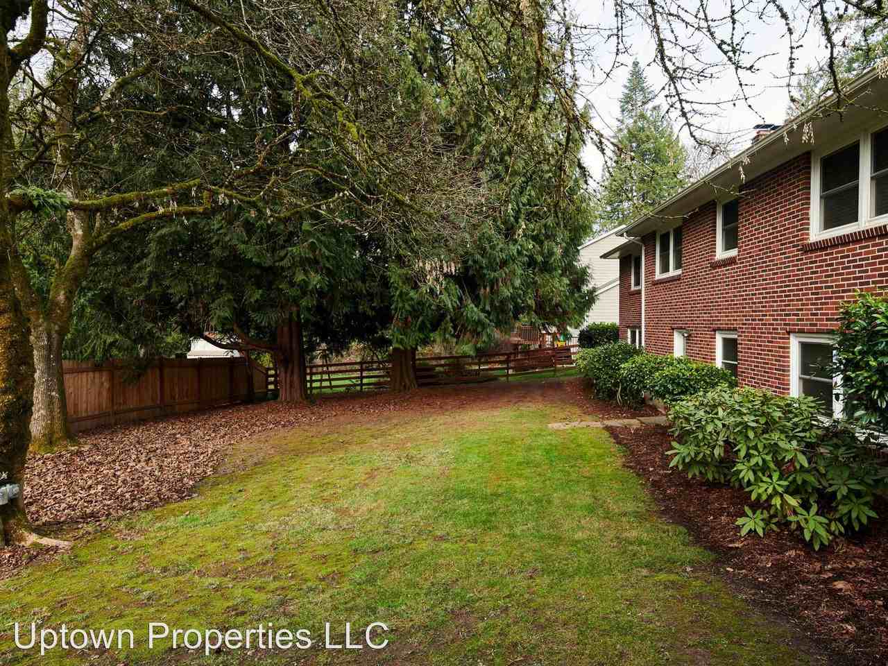 6901 Sw 65th Ave - Photo 2 of 32