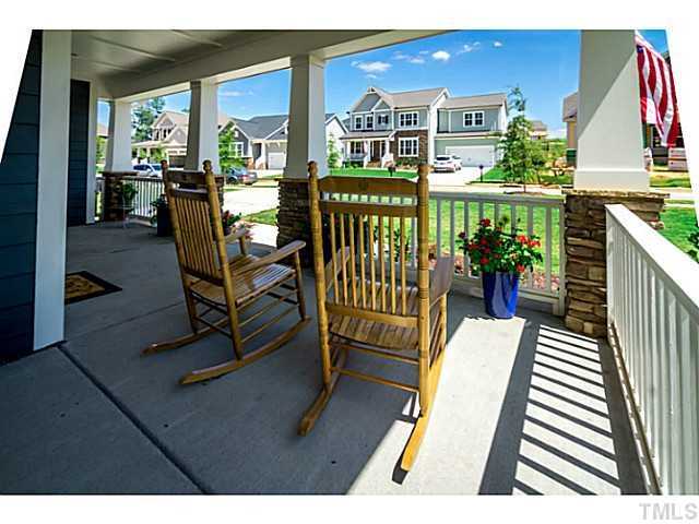 813 Ancient Oaks Dr - Photo 3 of 20