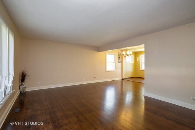427 Catalpa - Photo 3 of 11