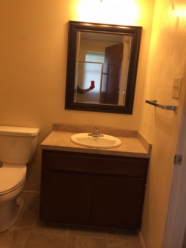 913 Gettysburg Pl - Photo 2 of 7