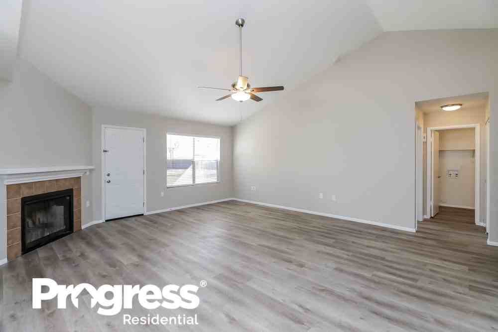 1323 N Racine Cir - Photo 3 of 16