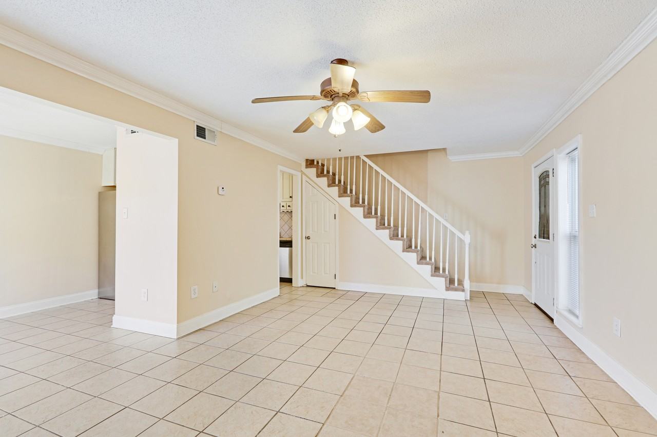 121 Lakewood Drive - Photo 3 of 16