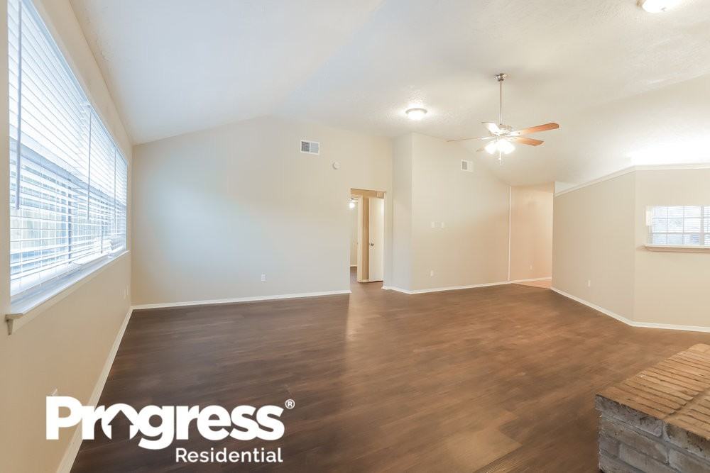 15814 Beechnut St - Photo 3 of 18