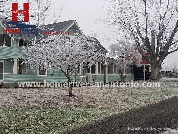 53682 Cobb Rd - Photo 2 of 11