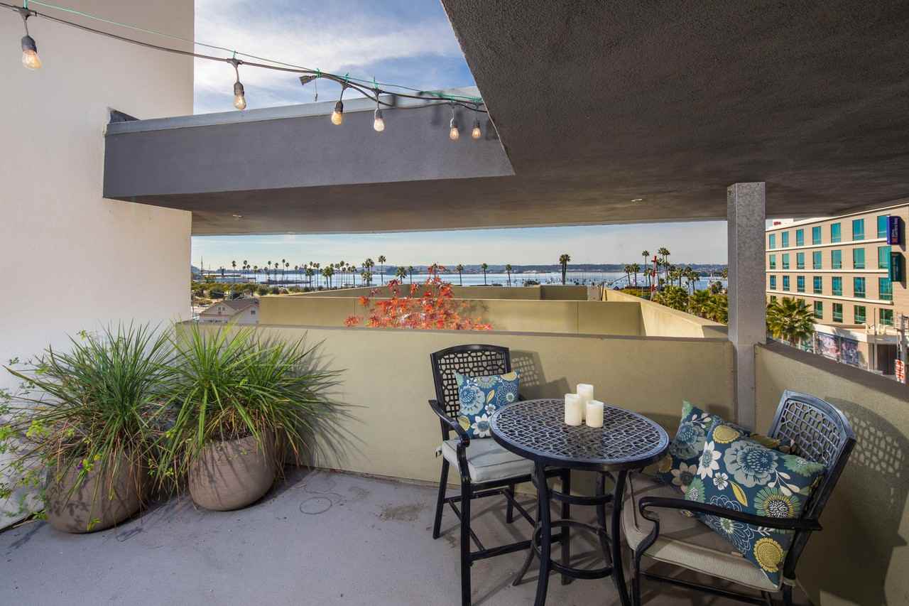 949 W Hawthorn St #32 - Photo 2 of 16