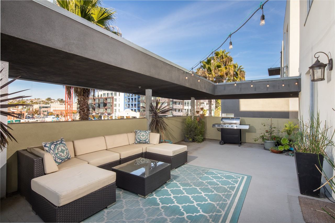 949 W Hawthorn St #32 - Photo 3 of 16