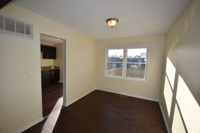 1307 Foxcroft - Photo 3 of 7