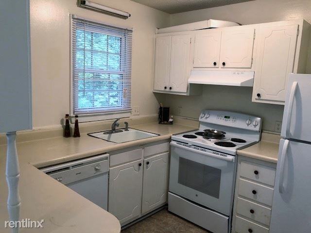 Colonial Arms - Photo 2 of 9