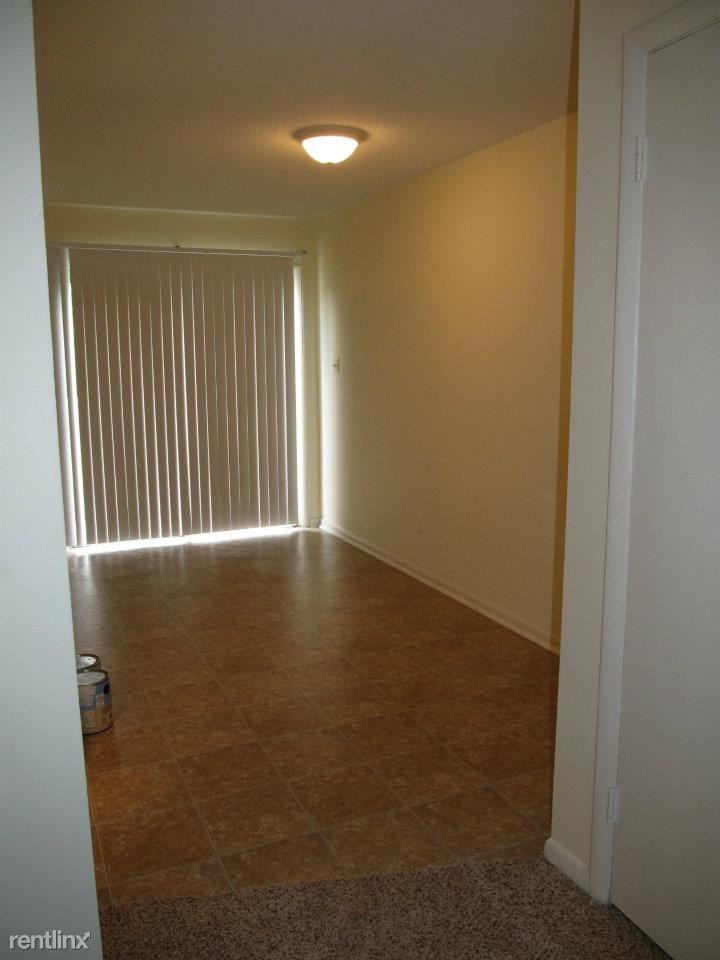 Colonial Arms - Photo 3 of 9