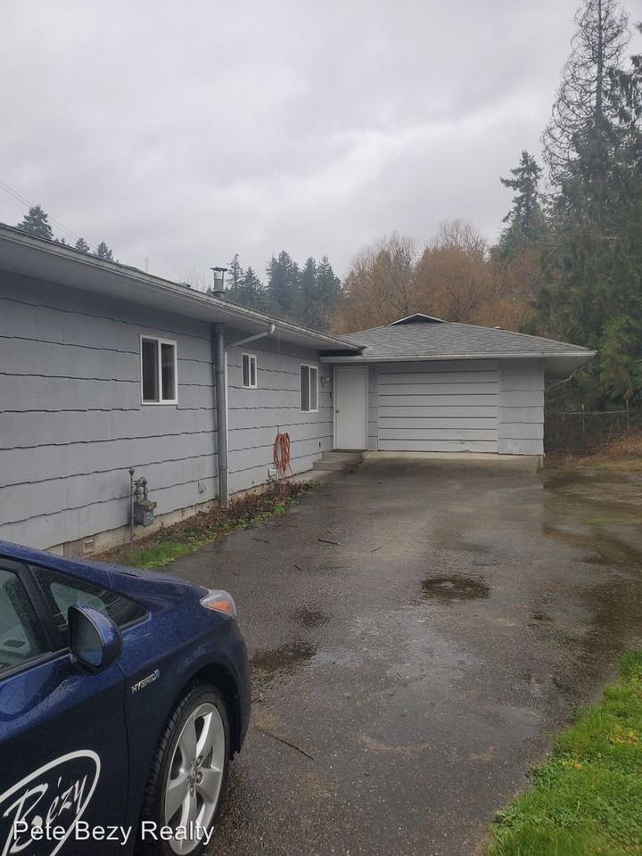 418 Sw Canyon Loop - Photo 3 of 15